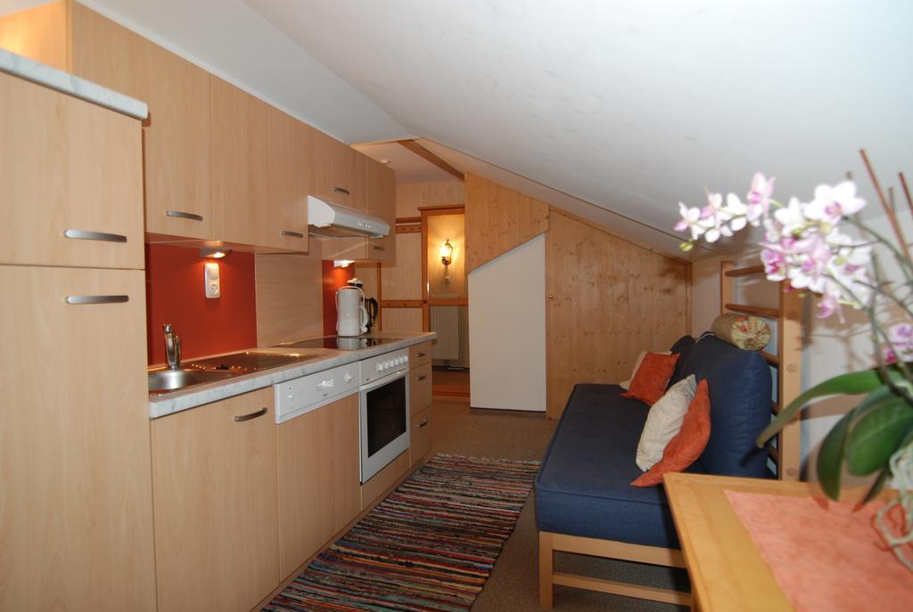 Ferienwohnung Pension Tirol Bichlbach Szoba fotó